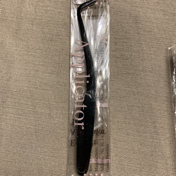 Veyes Beauty. Complete eyelash kit. Lashes, applicator, glue & remover. NIB - Picture 6 of 8